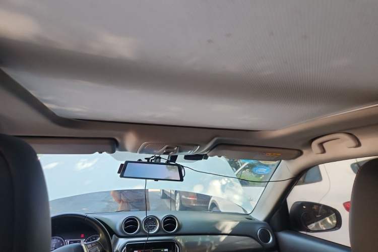 Used Suzuki Vitara 2016 1.4T Automatic Two-Wheel Drive Luxury Version Headliner