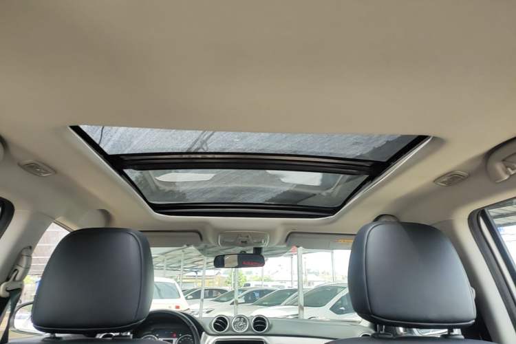Used Suzuki Vitara 2016 1.4T Automatic Two-Wheel Drive Luxury Version Headliner