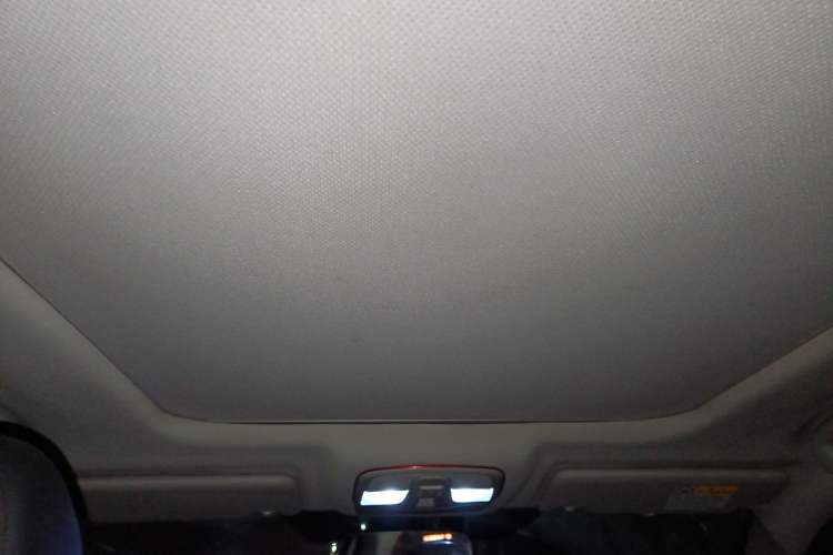 Used Suzuki Vitara 2016 1.4T Automatic Two-Wheel Drive Luxury Version Headliner