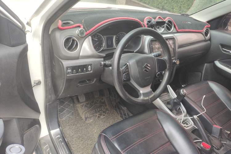Used Suzuki Vitara 2016 1.6L Manual Two-Wheel Drive Entry-Level Trim Interior 2