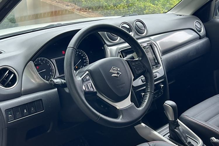 Used Suzuki Vitara 2016 1.4T Automatic Two-Wheel Drive Luxury Version Interior 2
