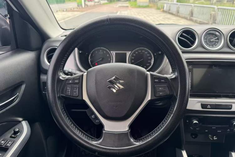 Used Suzuki Vitara 2016 1.4T Manual Two-Wheel Drive Luxury Model Interior 2