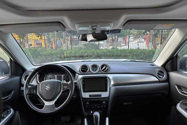 Used Suzuki Vitara 2016 1.4T Automatic Two-Wheel Drive Luxury Version Interior 2