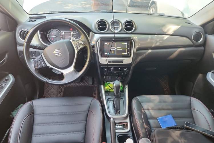 Used Suzuki Vitara 2016 1.4T Automatic Two-Wheel Drive Luxury Version Interior 2