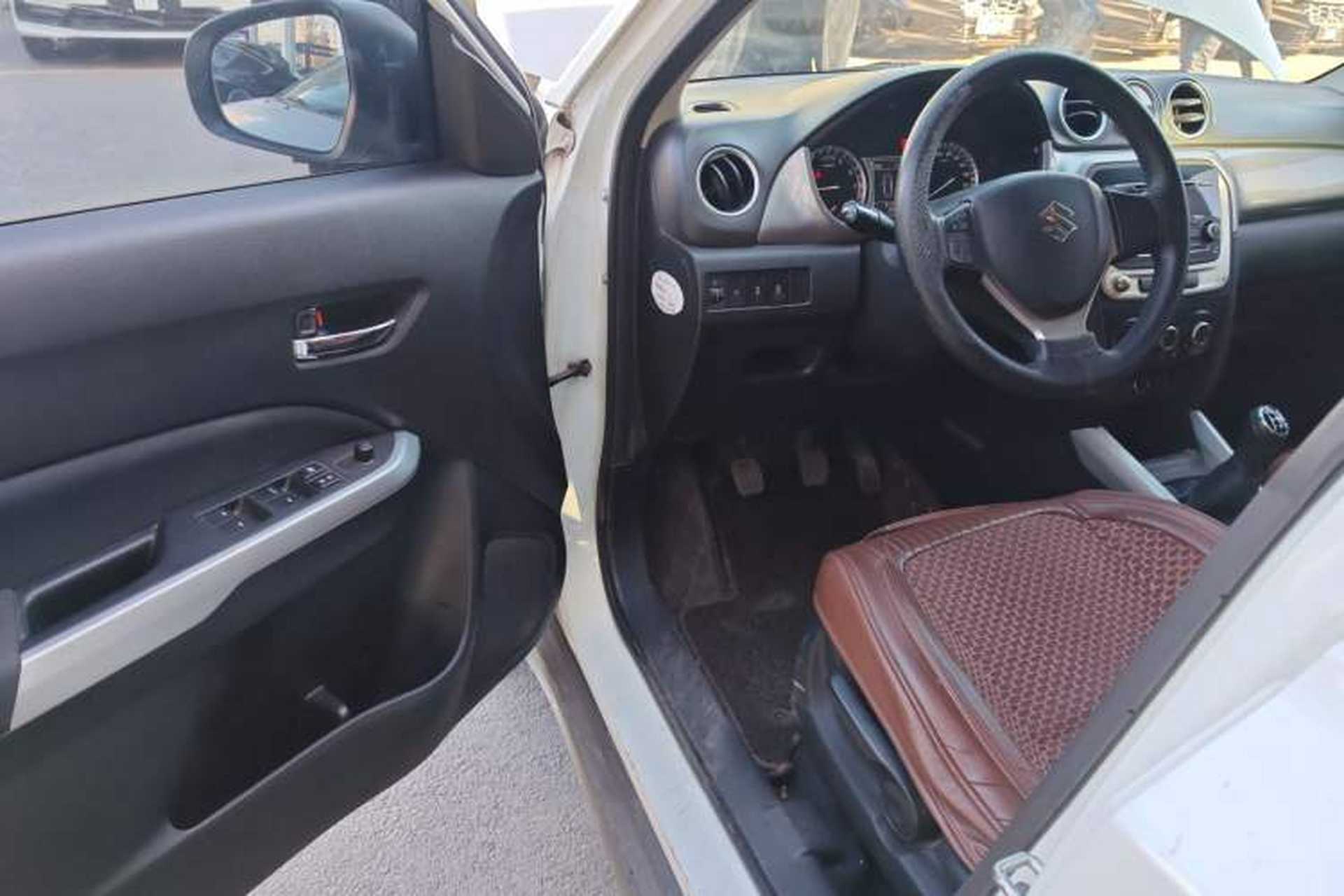 Used Suzuki Vitara 2016 1.6L Manual Two-Wheel Drive Entry-Level Trim Interior 2