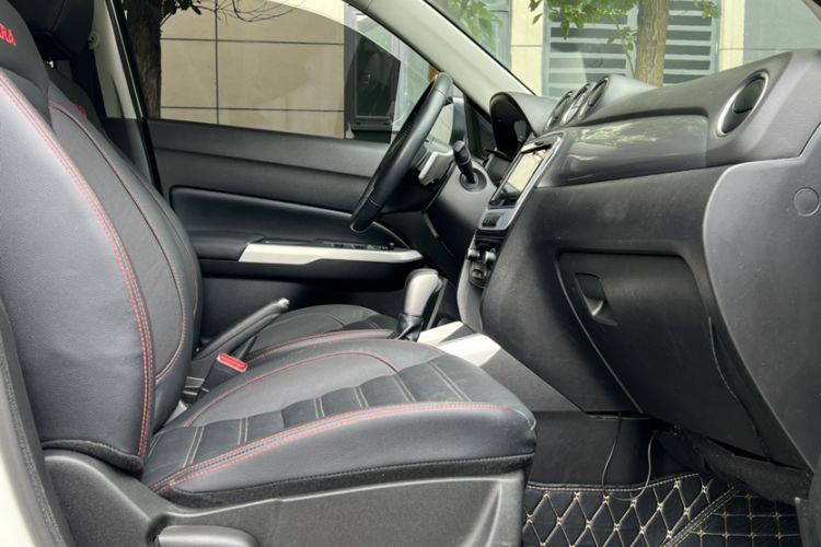 Used Suzuki Vitara 2016 1.4T Automatic Two-Wheel Drive Luxury Version Interior 3