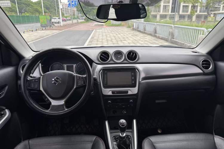 Used Suzuki Vitara 2016 1.4T Manual Two-Wheel Drive Luxury Model Interior 3