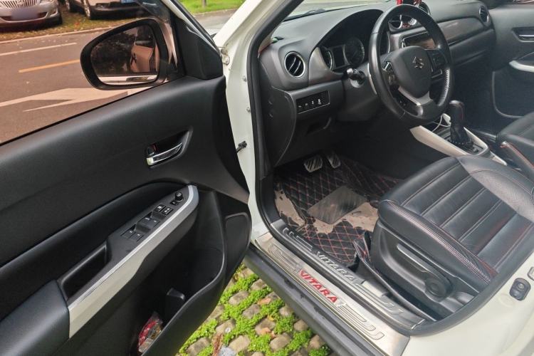 Used Suzuki Vitara 2016 1.4T Automatic Two-Wheel Drive Luxury Version Interior 3