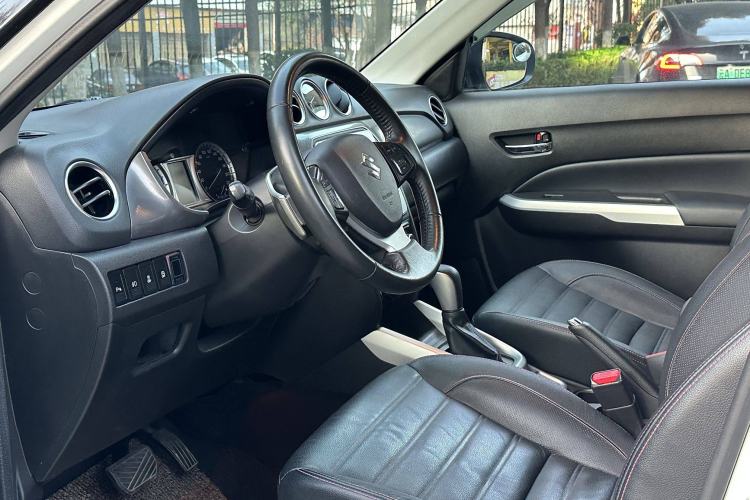 Used Suzuki Vitara 2016 1.4T Automatic Two-Wheel Drive Luxury Version Interior 4