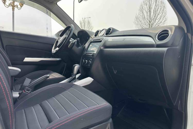 Used Suzuki Vitara 2016 1.4T Automatic Two-Wheel Drive Elite Model Interior 4