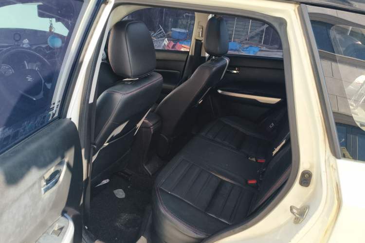 Used Suzuki Vitara 2016 1.4T Automatic Two-Wheel Drive Luxury Version Interior 4
