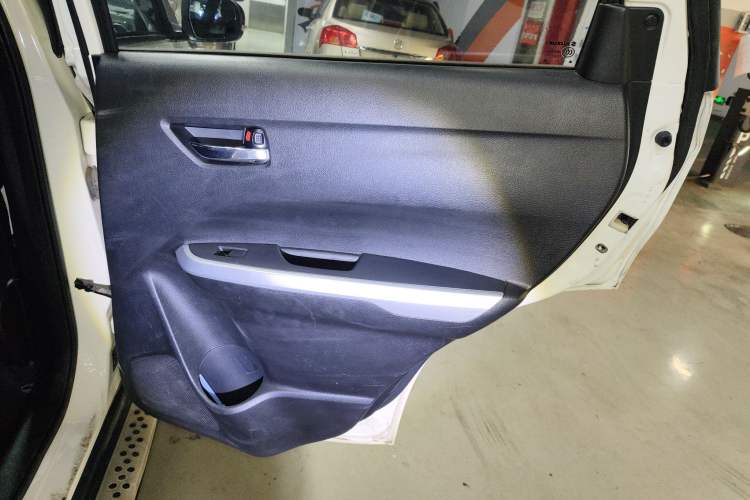 Used Suzuki Vitara 2016 1.4T Automatic Two-Wheel Drive Elite Model Interior 6