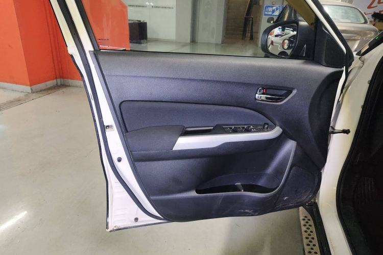 Used Suzuki Vitara 2016 1.4T Automatic Two-Wheel Drive Elite Model Interior 7