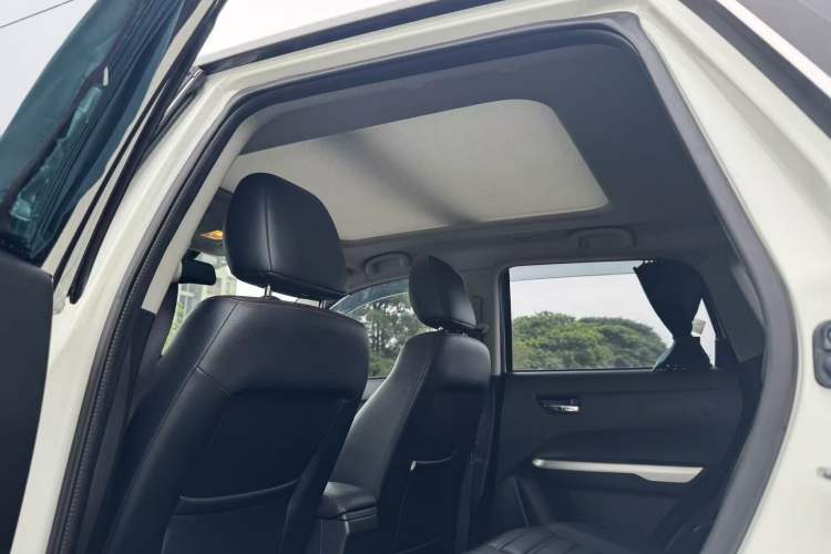 Used Suzuki Vitara 2016 1.4T Manual Two-Wheel Drive Luxury Model Interior 8
