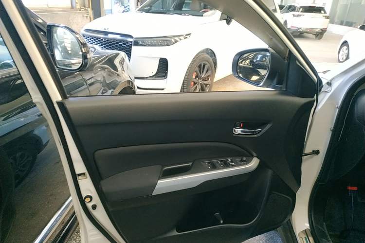 Used Suzuki Vitara 2016 1.6L Manual Two-Wheel Drive Entry-Level Trim Left Front Door Interior