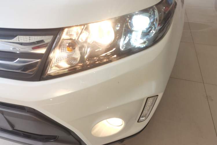 Used Suzuki Vitara 2016 1.4T Automatic Two-Wheel Drive Luxury Version Left Front Headlight