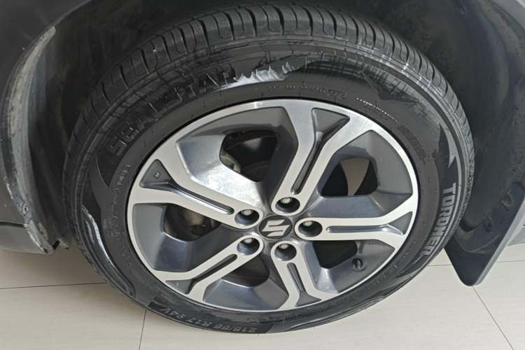 Used Suzuki Vitara 2016 1.4T Automatic Two-Wheel Drive Elite Model Left Front Wheel Hub