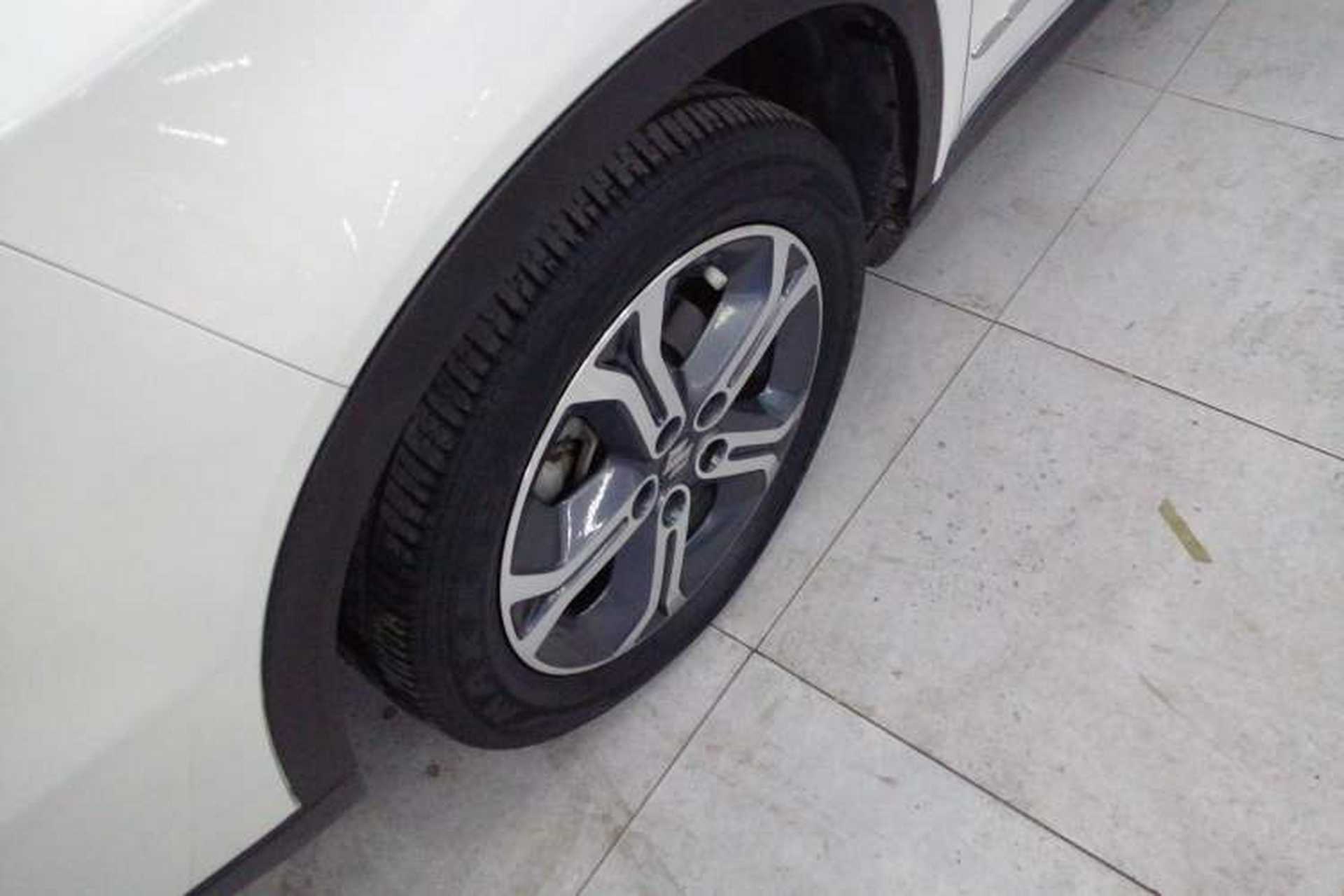 Used Suzuki Vitara 2016 1.4T Manual Two-Wheel-Drive Elite Model Left Front Wheel Hub