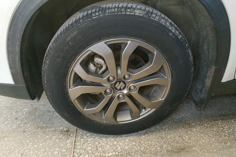 Used Suzuki Vitara 2016 1.6L Manual Two-Wheel Drive Entry-Level Trim Left Front Wheel Hub
