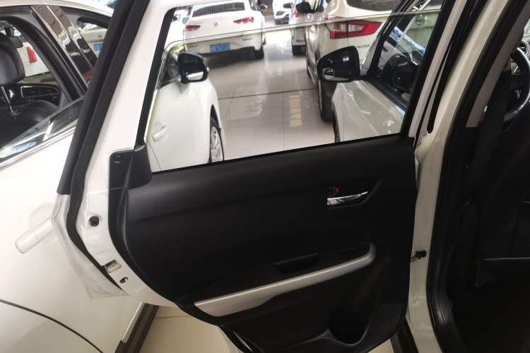 Used Suzuki Vitara 2016 1.4T Automatic Two-Wheel Drive Luxury Version Left Rear Door Interior