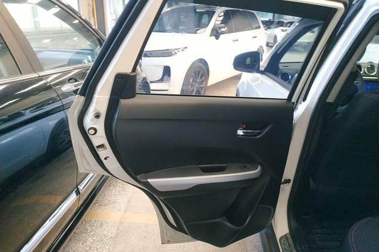 Used Suzuki Vitara 2016 1.6L Manual Two-Wheel Drive Entry-Level Trim Left Rear Door Interior