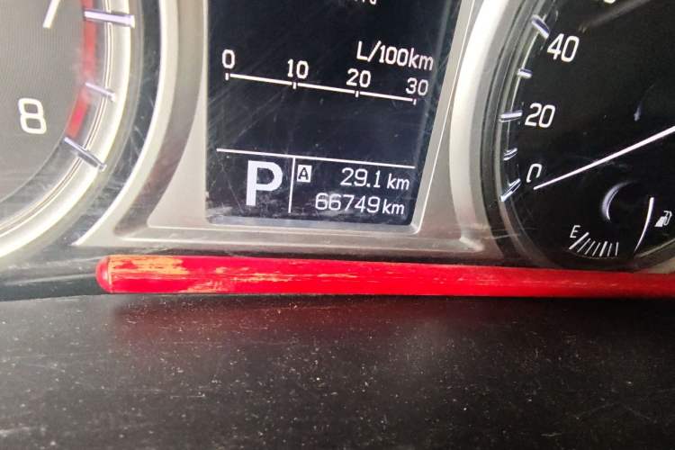 Used Suzuki Vitara 2016 1.4T Automatic Two-Wheel Drive Elite Model Odometer Close Up