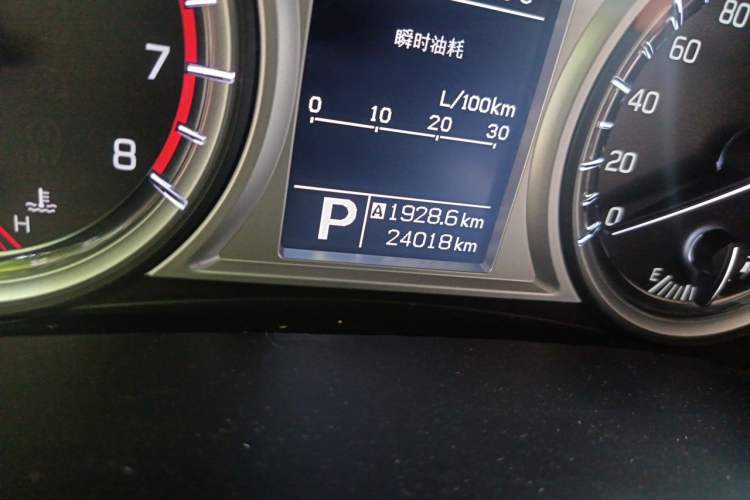 Used Suzuki Vitara 2016 1.4T Automatic All-Wheel-Drive Elite Model Odometer Close Up