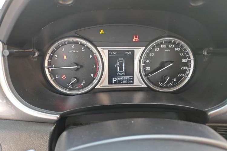 Used Suzuki Vitara 2016 1.4T Automatic Two-Wheel Drive Elite Model Odometer Close Up