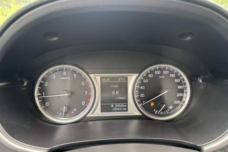 Used Suzuki Vitara 2016 1.4T Manual Two-Wheel Drive Luxury Model Odometer Close Up