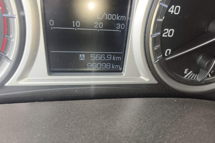 Used Suzuki Vitara 2016 1.4T Manual Two-Wheel Drive Luxury Model Odometer Close Up