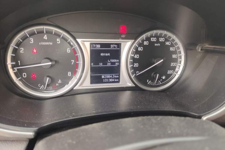 Used Suzuki Vitara 2016 1.4T Manual Two-Wheel Drive Luxury Model Odometer Close Up