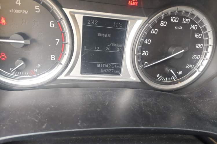 Used Suzuki Vitara 2016 1.4T Manual Two-Wheel Drive Luxury Model Odometer Close Up