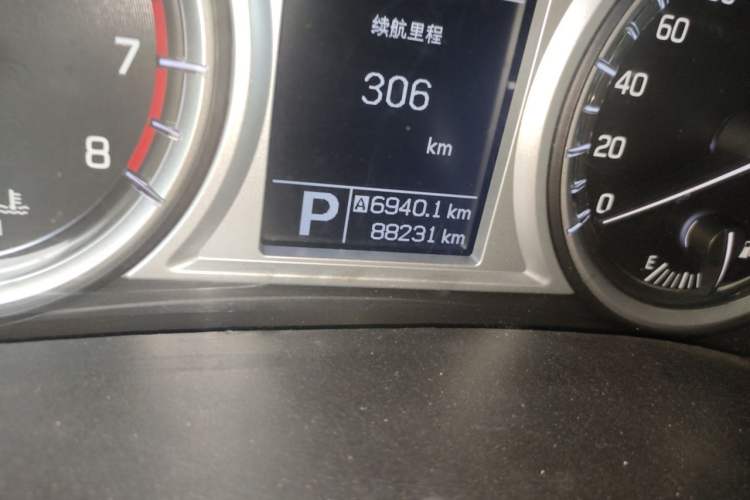 Used Suzuki Vitara 2016 1.4T Automatic All-Wheel-Drive Elite Model Odometer Close Up