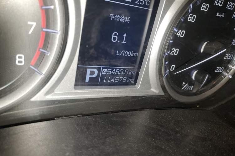 Used Suzuki Vitara 2016 1.4T Automatic 4x4 Flagship Model Odometer Close Up