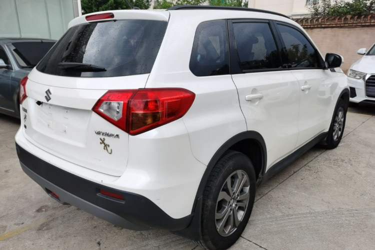 Used Suzuki Vitara 2016 1.6L Manual Two-Wheel Drive Entry-Level Trim Rear Right 45 Deg