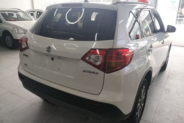 Used Suzuki Vitara 2016 1.6L Manual Two-Wheel Drive Entry-Level Trim Rear Right 45 Deg