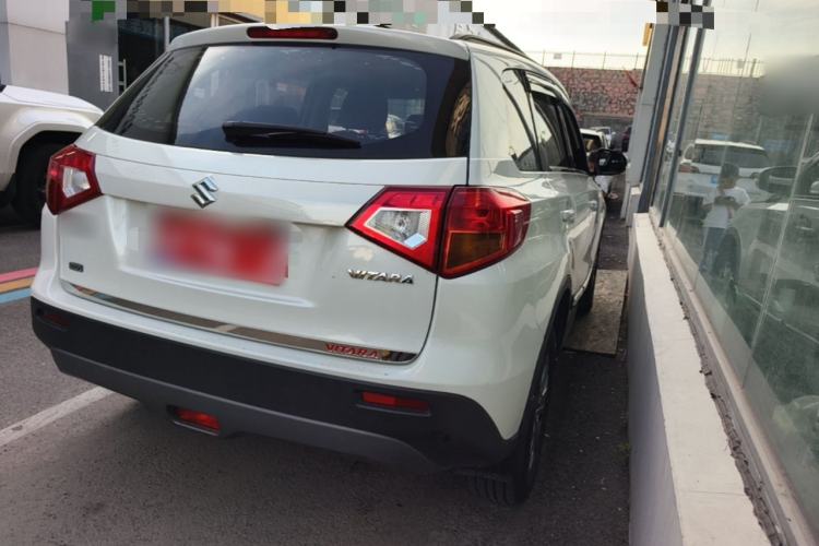 Used Suzuki Vitara 2016 1.6L Manual Two-Wheel Drive Entry-Level Trim Rear Right 45 Deg
