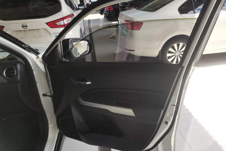 Used Suzuki Vitara 2016 1.4T Automatic Two-Wheel Drive Luxury Version Right Front Door Interior