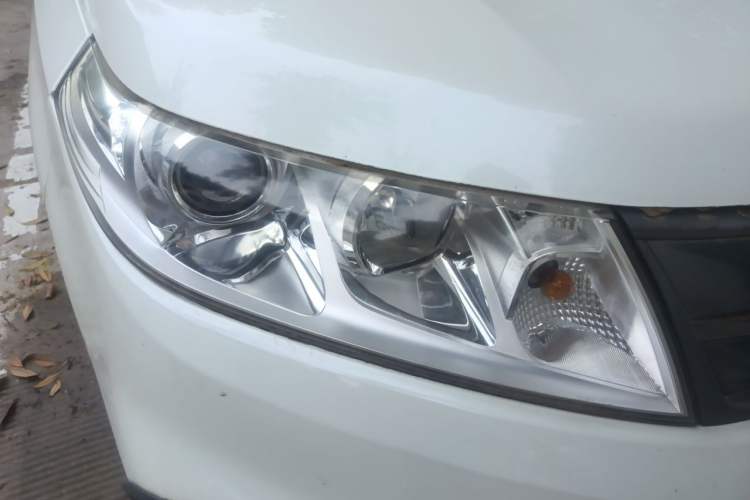 Used Suzuki Vitara 2016 1.4T Automatic All-Wheel-Drive Elite Model Right Front Headlight