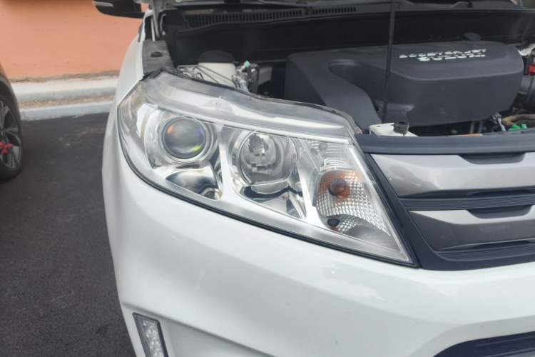 Used Suzuki Vitara 2016 1.4T Automatic Two-Wheel Drive Elite Model Right Front Headlight