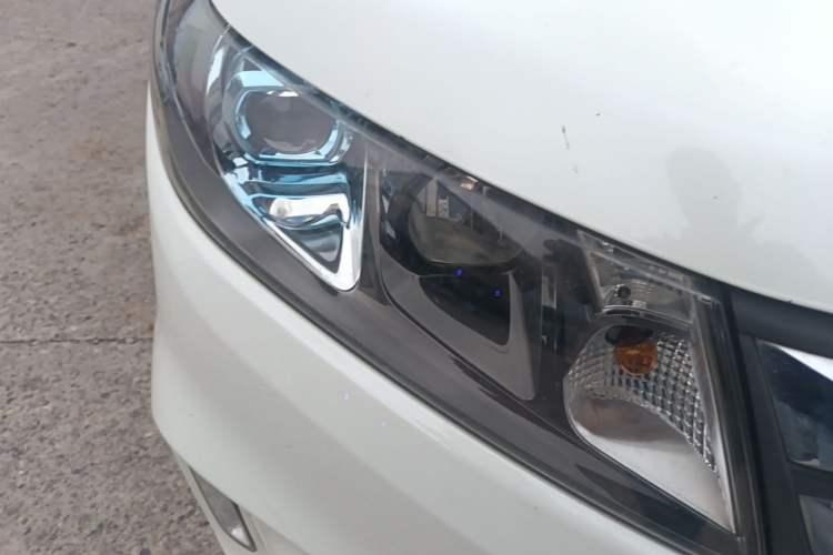 Used Suzuki Vitara 2016 1.4T Automatic Two-Wheel Drive Luxury Version Right Front Headlight