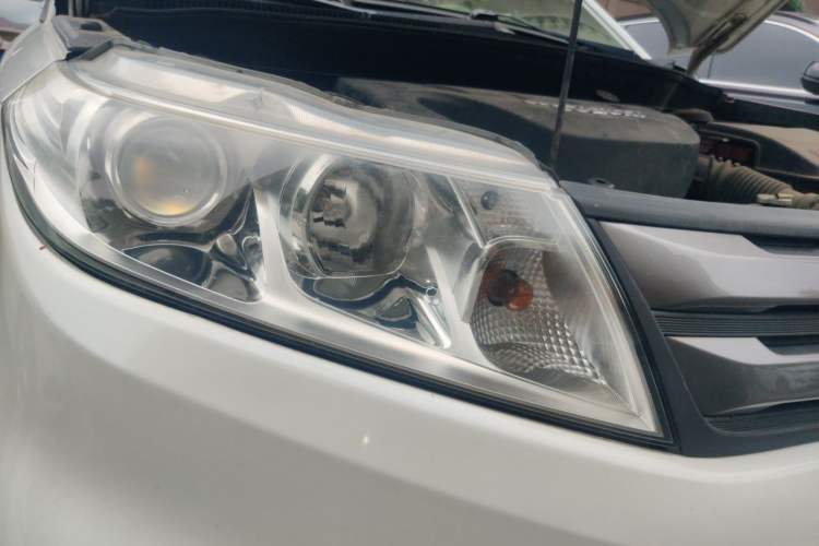 Used Suzuki Vitara 2016 1.4T Automatic All-Wheel-Drive Elite Model Right Front Headlight