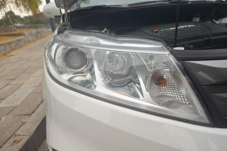 Used Suzuki Vitara 2016 1.6L Manual Two-Wheel Drive Entry-Level Trim Right Front Headlight