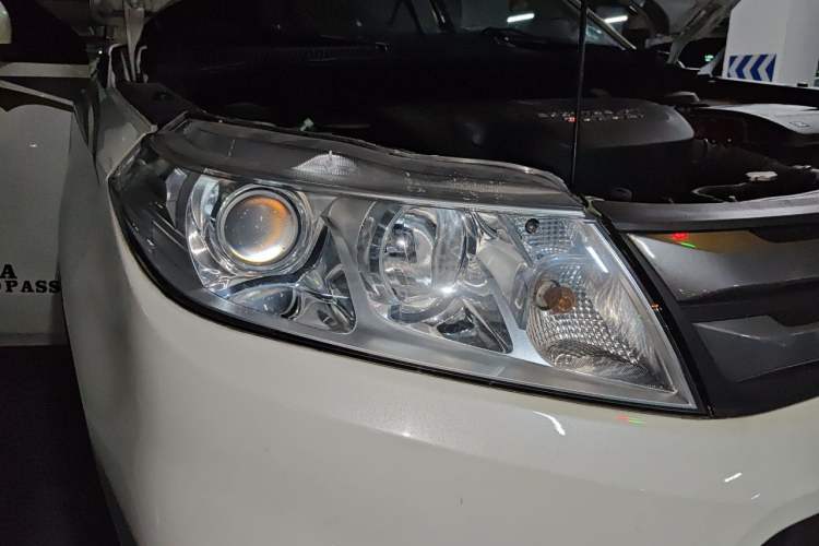 Used Suzuki Vitara 2016 1.4T Automatic Two-Wheel Drive Elite Model Right Front Headlight
