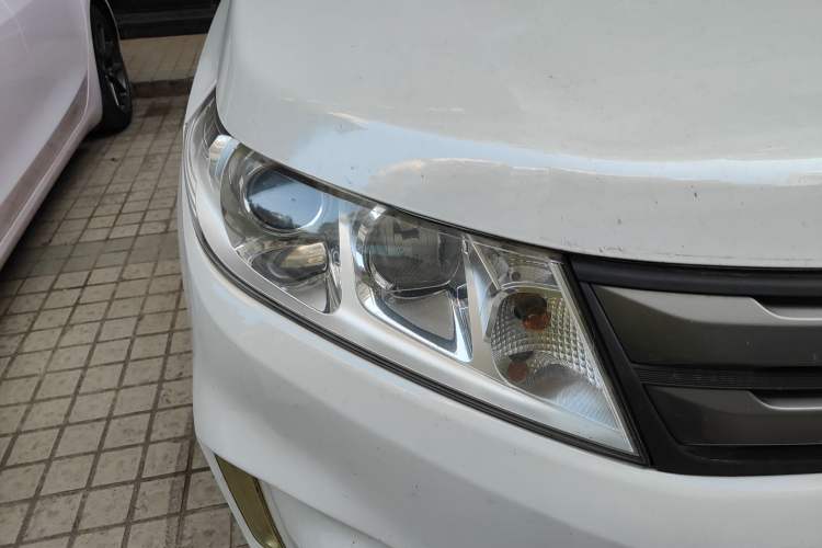 Used Suzuki Vitara 2016 1.6L Manual Two-Wheel Drive Entry-Level Trim Right Front Headlight