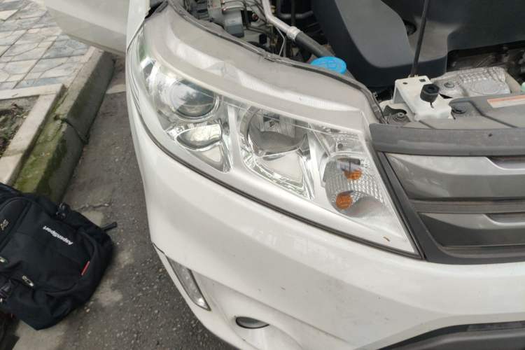 Used Suzuki Vitara 2016 1.4T Automatic All-Wheel-Drive Elite Model Right Front Headlight