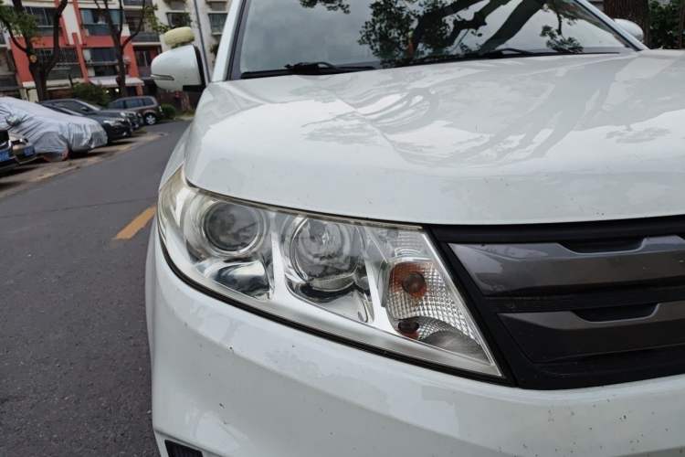 Used Suzuki Vitara 2016 1.6L Manual Two-Wheel Drive Entry-Level Trim Right Front Headlight