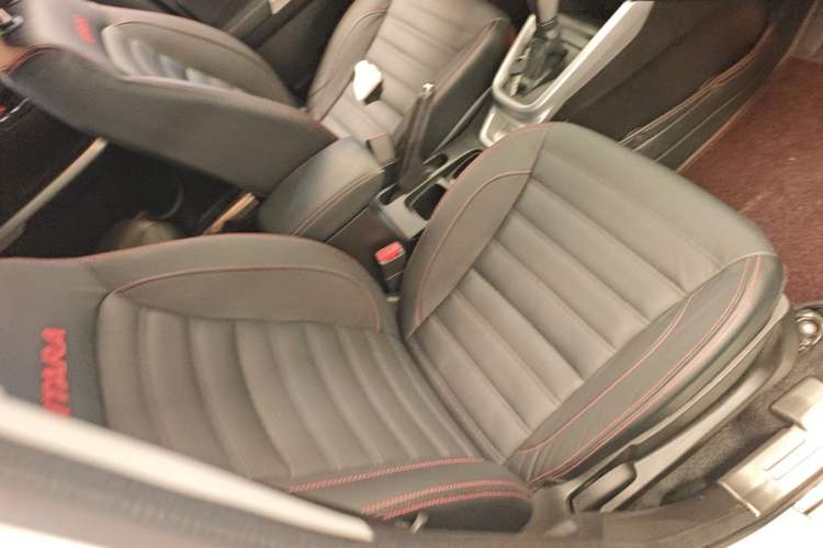 Used Suzuki Vitara 2016 1.4T Automatic Two-Wheel Drive Luxury Version Right Front Seat