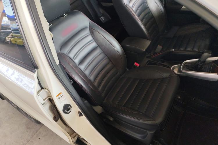 Used Suzuki Vitara 2016 1.4T Automatic Two-Wheel Drive Luxury Version Right Front Seat