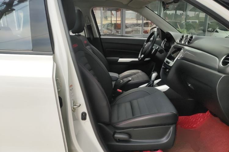 Used Suzuki Vitara 2016 1.4T Automatic Two-Wheel Drive Luxury Version Right Front Seat